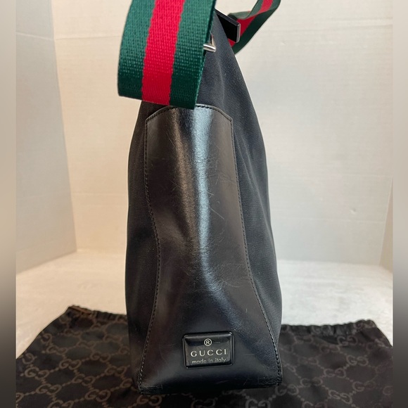 Gucci Black Shoulder Bag with Green and Red Strap - Picture 4 of 14
